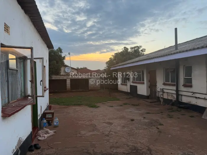 4 Bedroom House for Sale in Warren Park, Harare