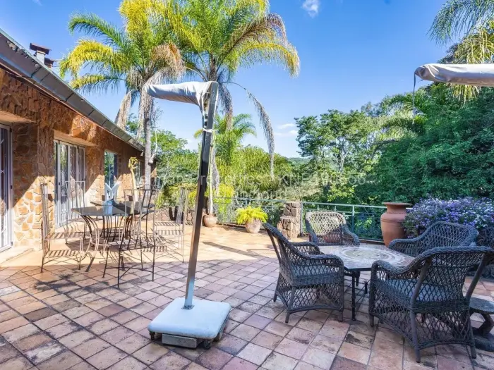 6 Bedroom House for Sale in Helensvale, Harare