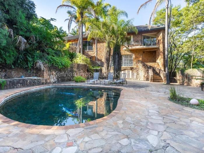 6 Bedroom House for Sale in Helensvale, Harare