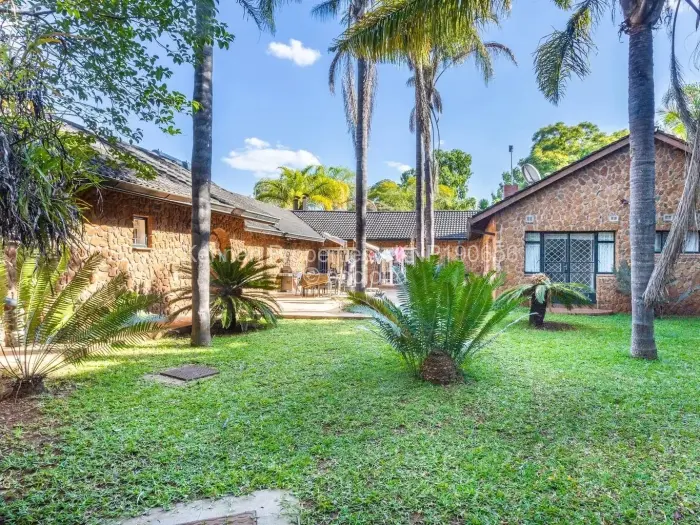 6 Bedroom House for Sale in Helensvale, Harare