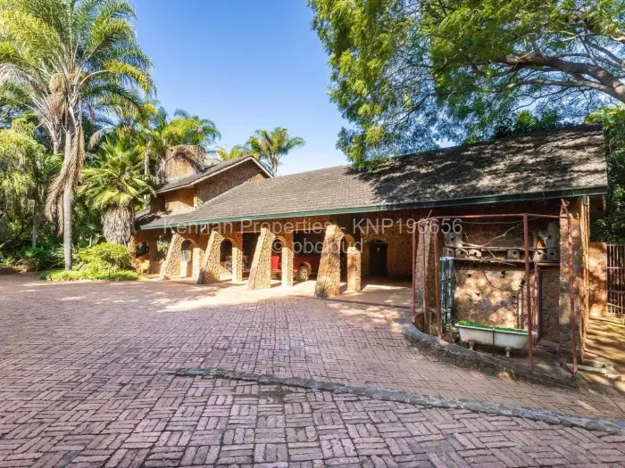 6 Bedroom House for Sale in Helensvale, Harare