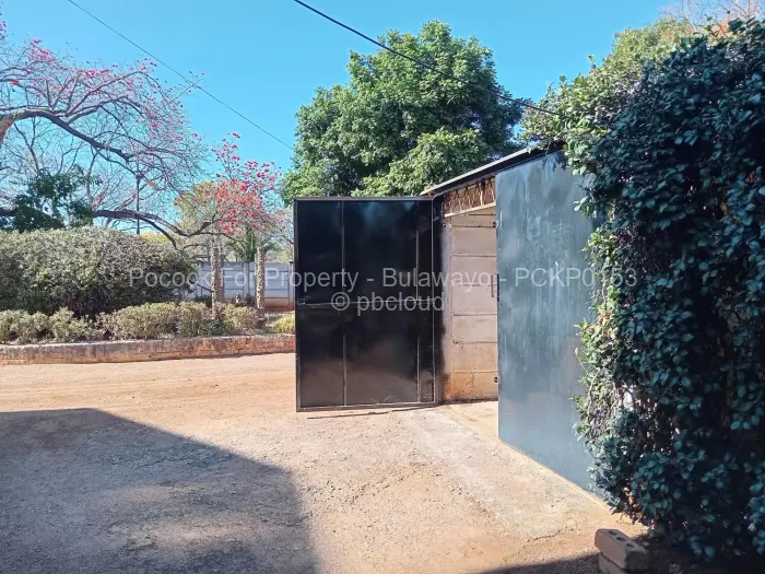 3 Bedroom House for Sale in Kumalo, Bulawayo