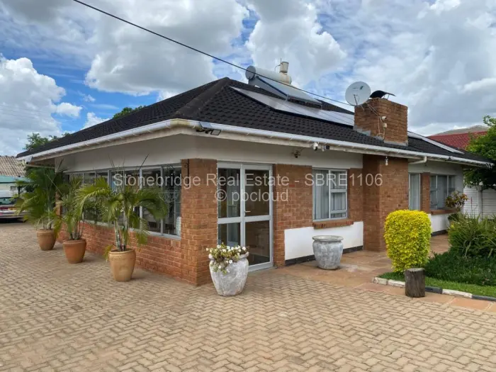4 Bedroom House for Sale in Mahatshula, Bulawayo