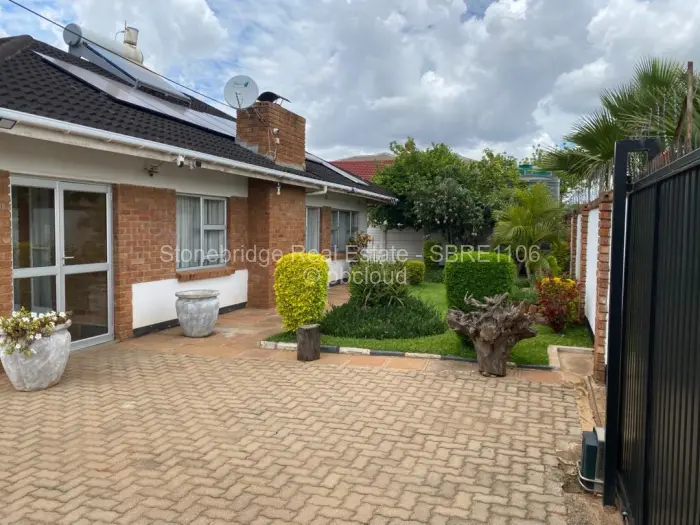 4 Bedroom House for Sale in Mahatshula, Bulawayo