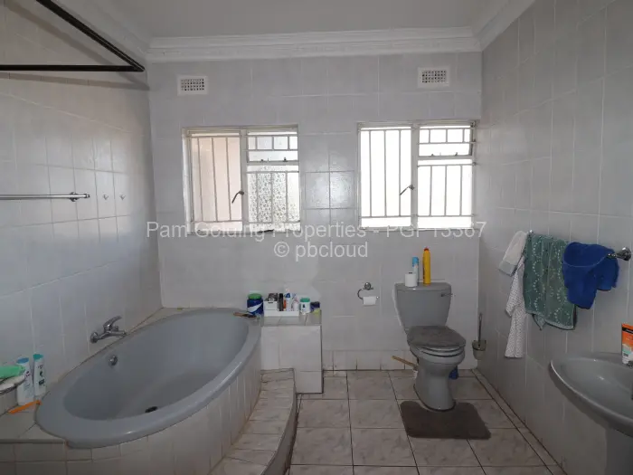 6 Bedroom House for Sale in Gunhill, Harare