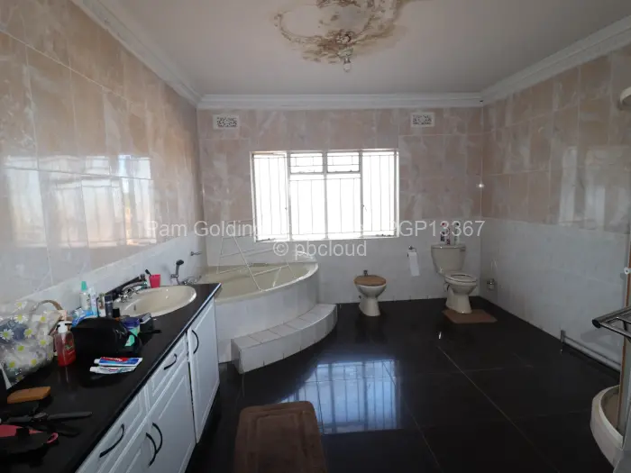 6 Bedroom House for Sale in Gunhill, Harare