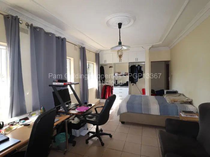 6 Bedroom House for Sale in Gunhill, Harare