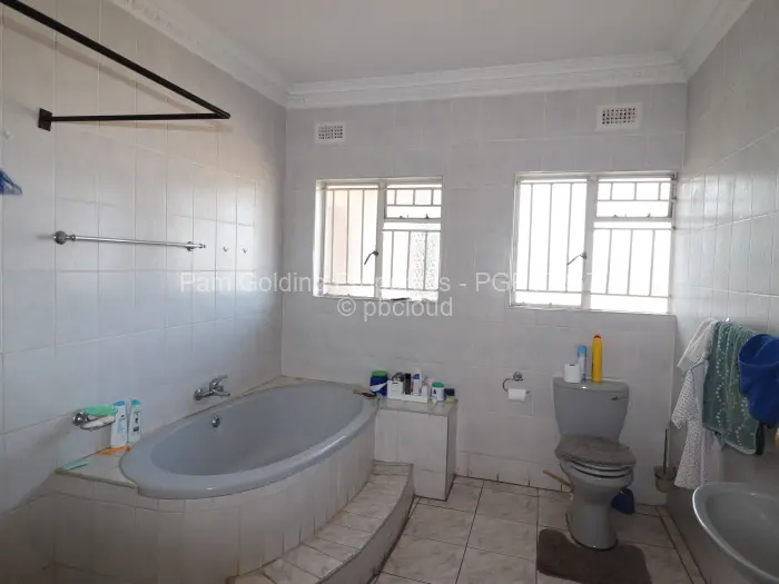 6 Bedroom House for Sale in Gunhill, Harare