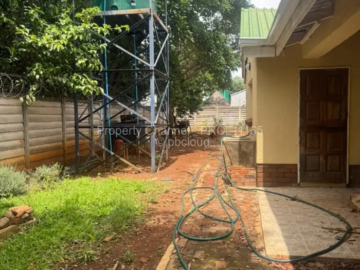 3 Bedroom Cottage/Garden Flat to Rent in Borrowdale West, Harare