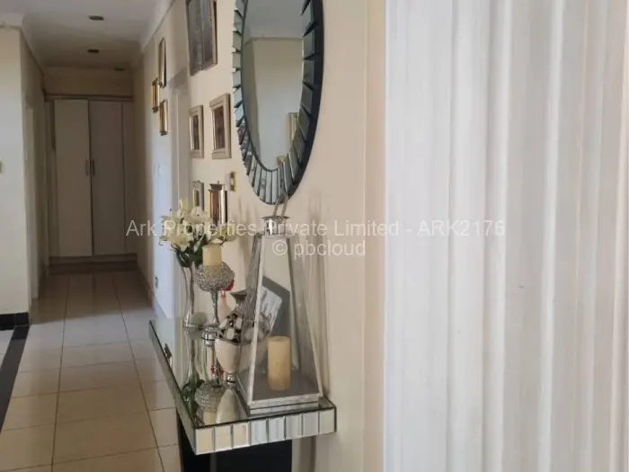 7 Bedroom House to Rent in Borrowdale, Harare