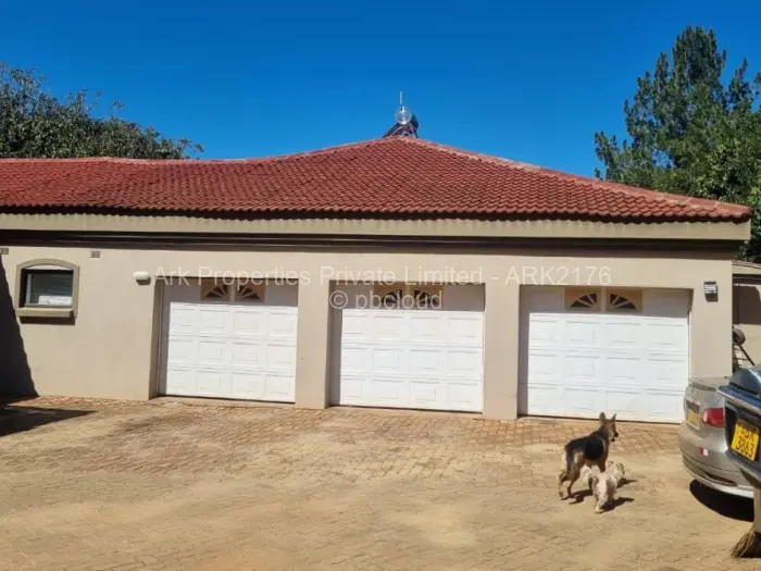 7 Bedroom House to Rent in Borrowdale, Harare