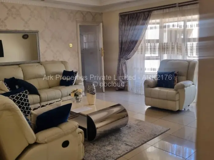 7 Bedroom House to Rent in Borrowdale, Harare