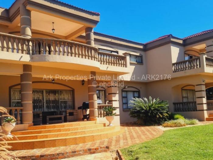7 Bedroom House to Rent in Borrowdale, Harare