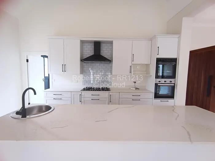 Townhouse/Cluster to Rent in Borrowdale, Harare