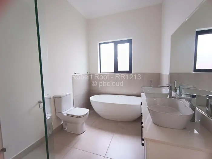 Townhouse/Cluster to Rent in Borrowdale, Harare