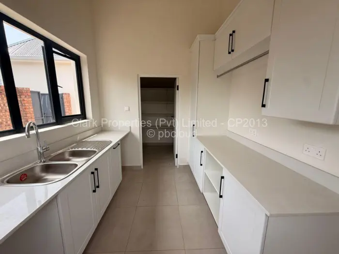 Townhouse/Cluster to Rent in Vainona, Harare