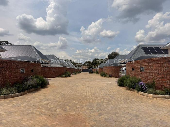 Townhouse/Cluster to Rent in Vainona, Harare