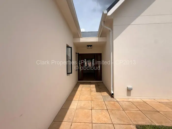 Townhouse/Cluster to Rent in Vainona, Harare