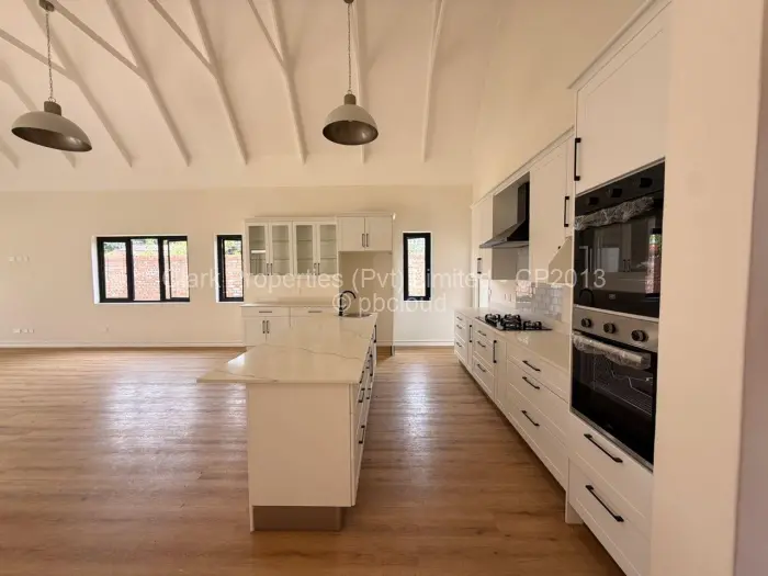 Townhouse/Cluster to Rent in Vainona, Harare