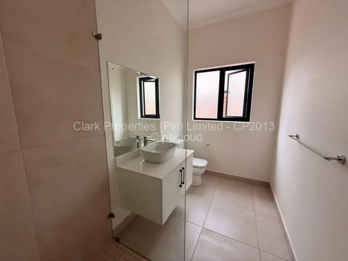 Townhouse/Cluster to Rent in Vainona, Harare