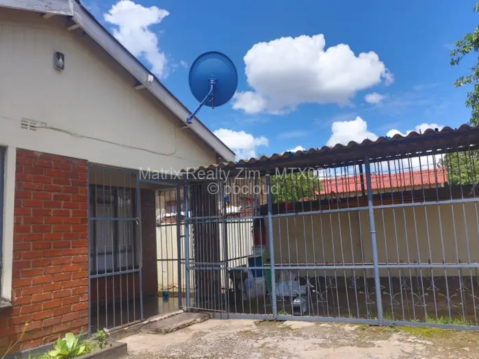 4 Bedroom House for Sale in Budiriro, Harare