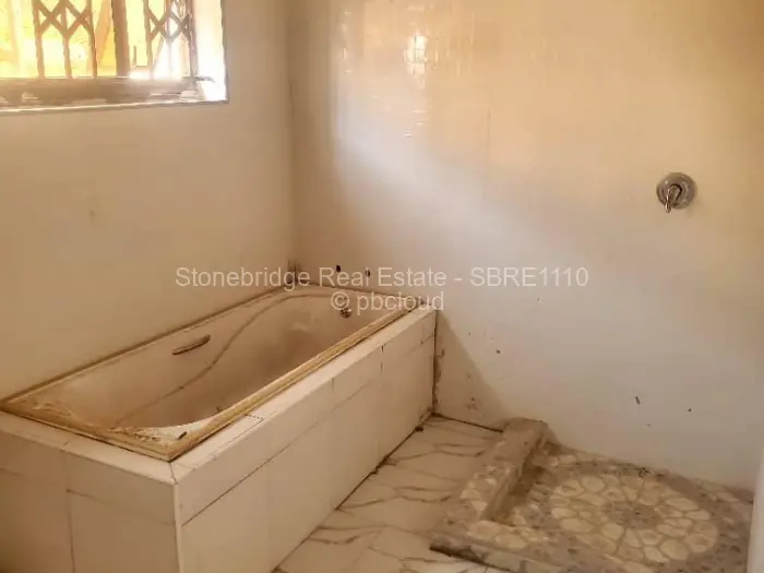 4 Bedroom House for Sale in Gwanda, Gwanda