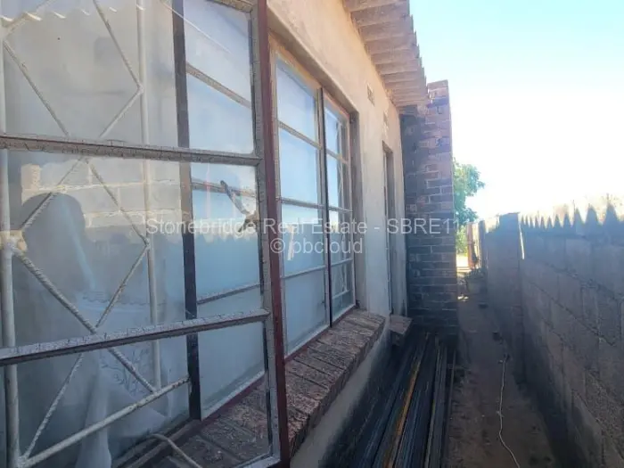 4 Bedroom House for Sale in Cowdray Park, Bulawayo