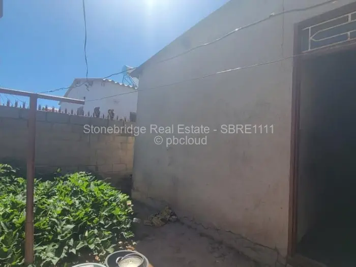 4 Bedroom House for Sale in Cowdray Park, Bulawayo