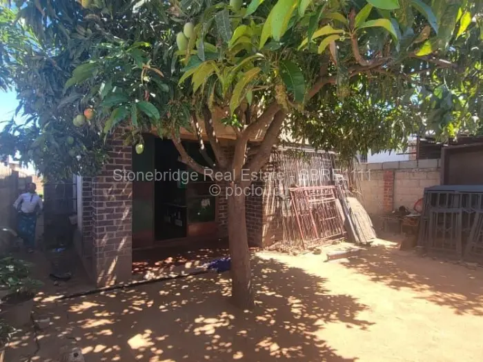 4 Bedroom House for Sale in Cowdray Park, Bulawayo