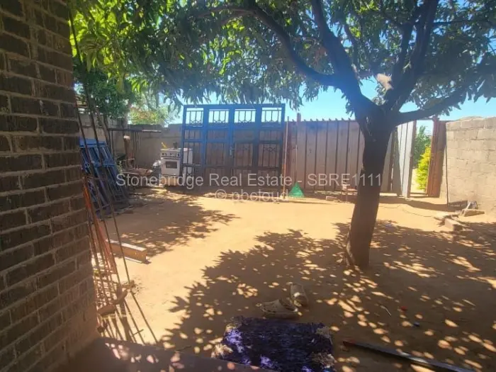 4 Bedroom House for Sale in Cowdray Park, Bulawayo