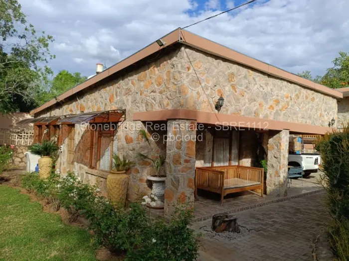 2 Bedroom Cottage/Garden Flat to Rent in Burnside, Bulawayo