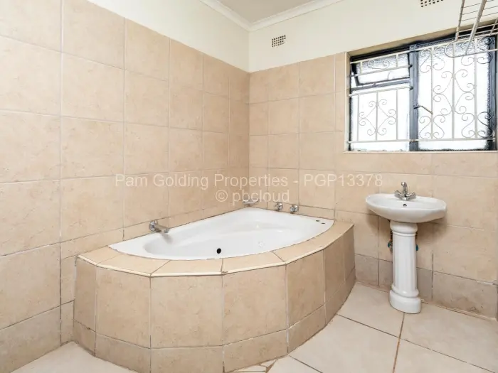 5 Bedroom House for Sale in Zimre Park, Harare