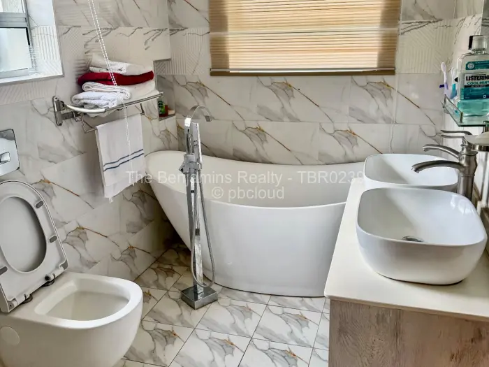 Townhouse/Cluster to Rent in Greystone Park, Harare