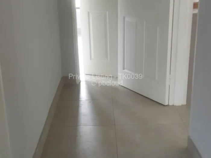 Townhouse/Cluster to Rent in Bluff Hill, Harare