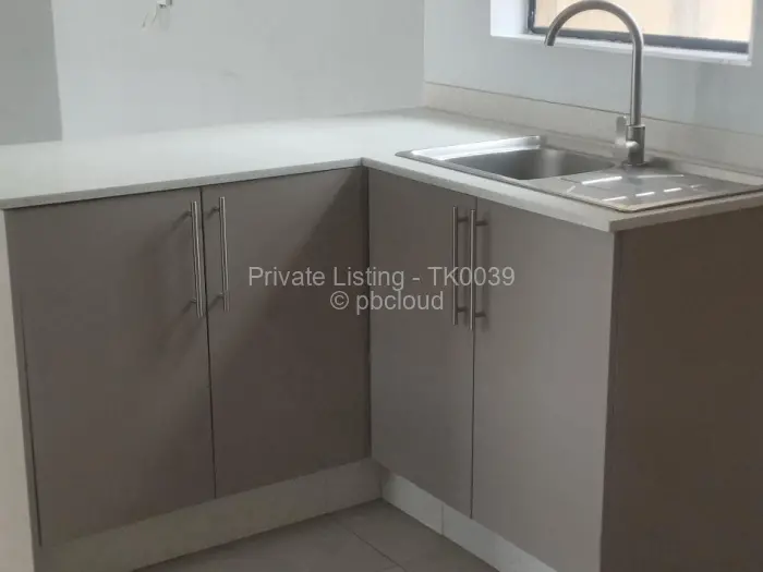 Townhouse/Cluster to Rent in Bluff Hill, Harare