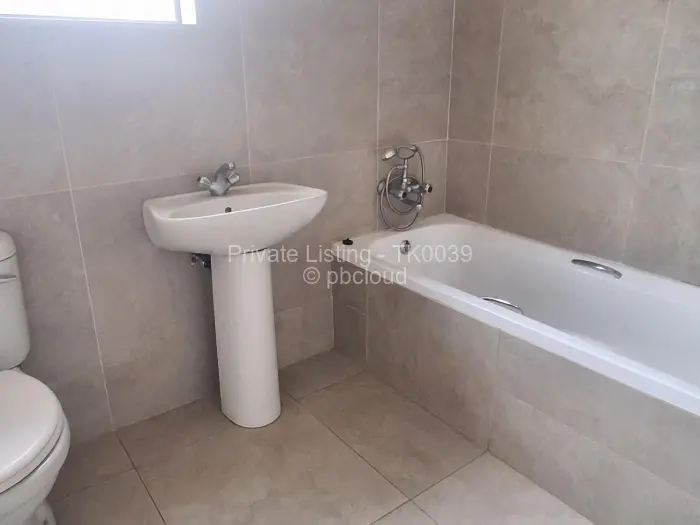 Townhouse/Cluster to Rent in Bluff Hill, Harare