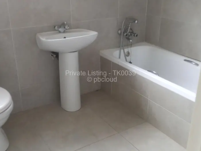 Townhouse/Cluster to Rent in Bluff Hill, Harare