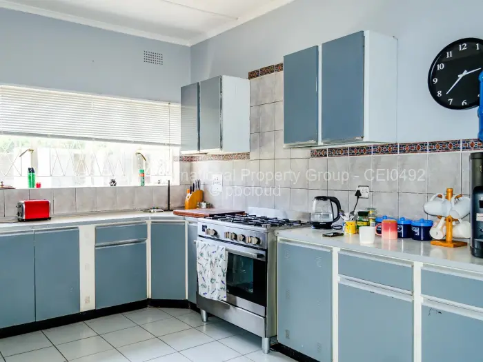 4 Bedroom House for Sale in Burnside, Bulawayo