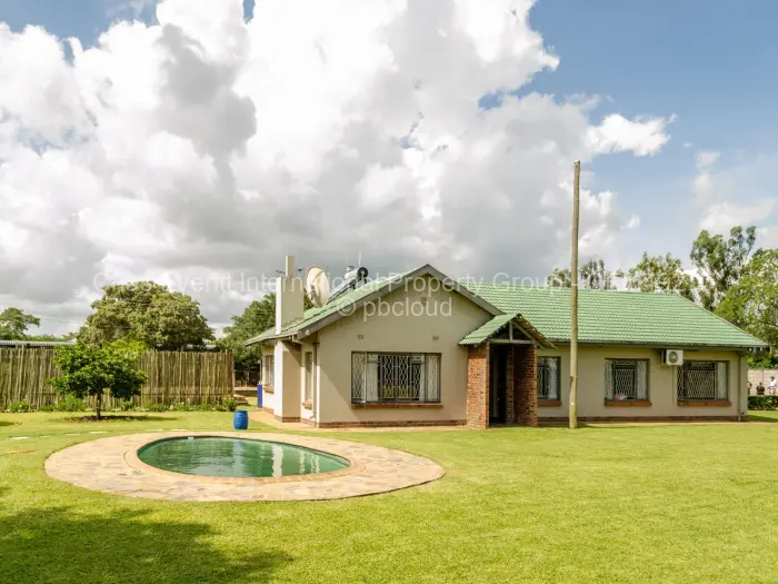 4 Bedroom House for Sale in Burnside, Bulawayo