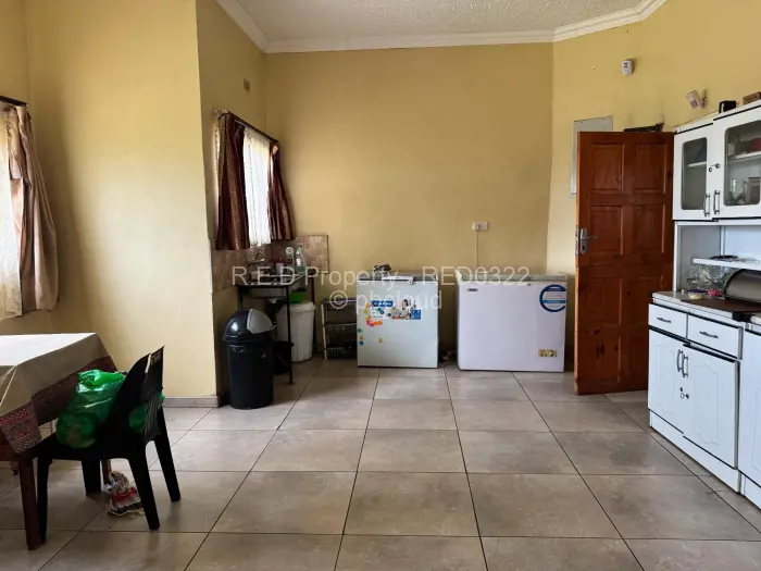 5 Bedroom House for Sale in Lochview, Bulawayo