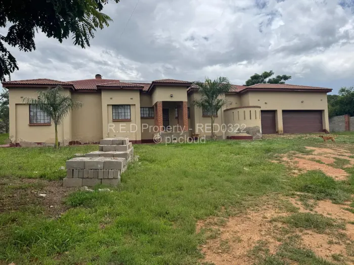 5 Bedroom House for Sale in Lochview, Bulawayo