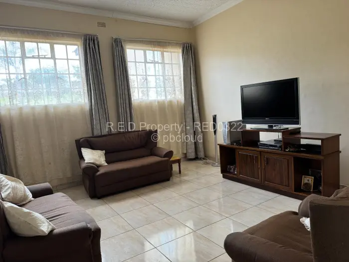 5 Bedroom House for Sale in Lochview, Bulawayo
