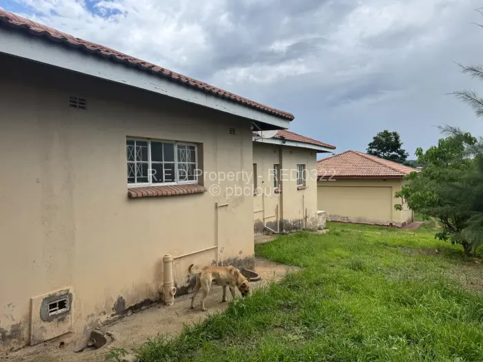 5 Bedroom House for Sale in Lochview, Bulawayo