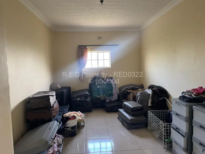 5 Bedroom House for Sale in Lochview, Bulawayo