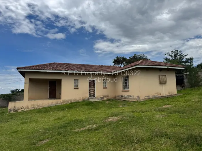 5 Bedroom House for Sale in Lochview, Bulawayo