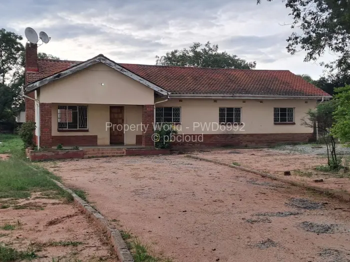 3 Bedroom House to Rent in Waterfalls, Harare