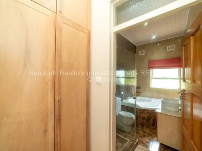 4 Bedroom House to Rent in Helensvale, Harare