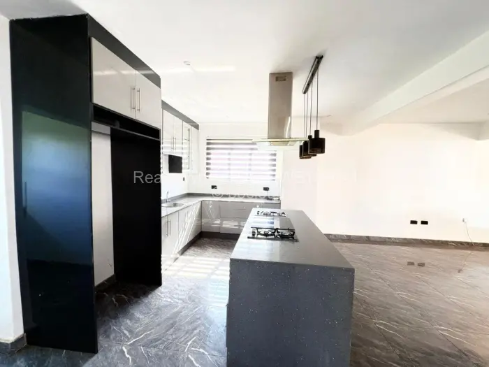 Townhouse/Cluster to Rent in Borrowdale, Harare