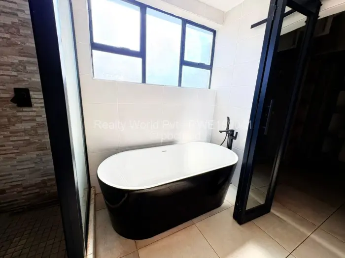 Townhouse/Cluster to Rent in Borrowdale, Harare