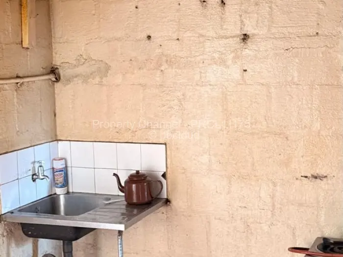 1 Bedroom House for Sale in Zengeza, Chitungwiza